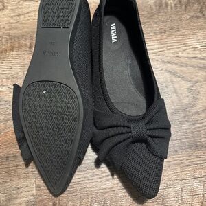 Vivaia Azura Black Pointed Toe Ballet Flats with Bows size 7